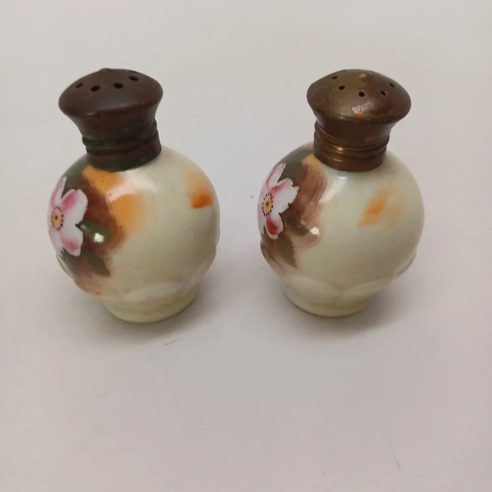 Enesco‎ Vintage Hand Painted Salt and Pepper Shakers Pink Floral Metal Caps